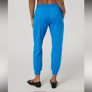 Vuori performance jogger - regatta blue color